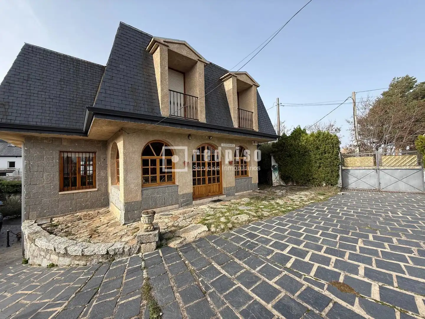 Vista exterior de Casa o xalet en venda en Otero de Herreros amb Calefacció i Terrassa