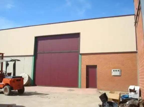Nau industrial en venda a Valdefresno