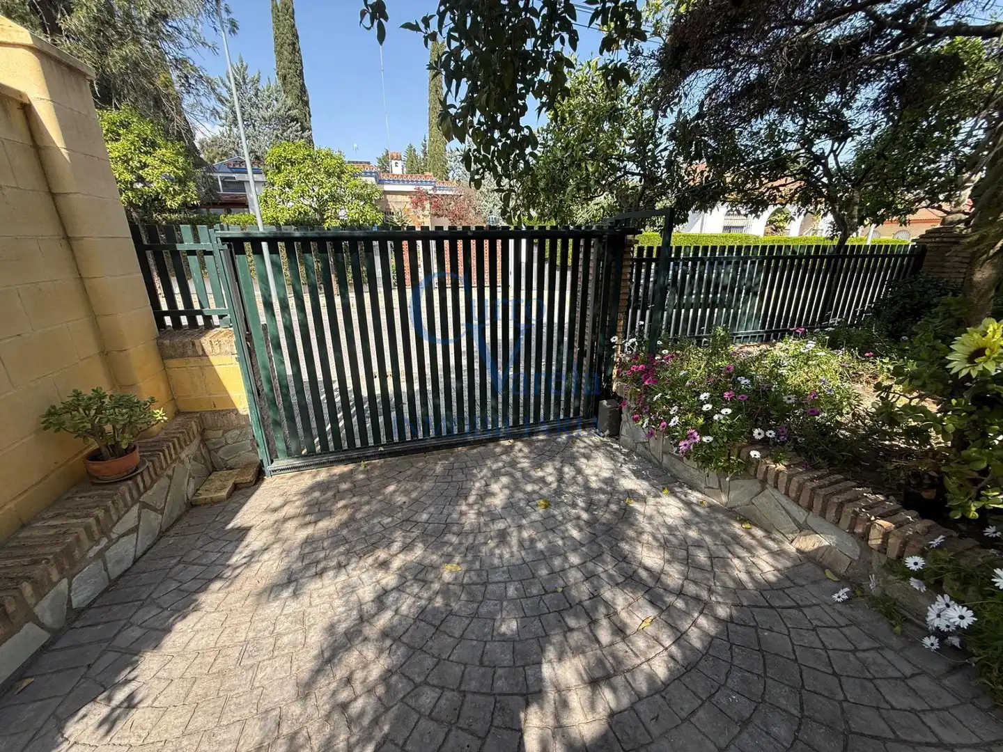 Vista exterior de Casa o chalet en venta en Montequinto con Aire acondicionado, Calefacción y Jardín privado