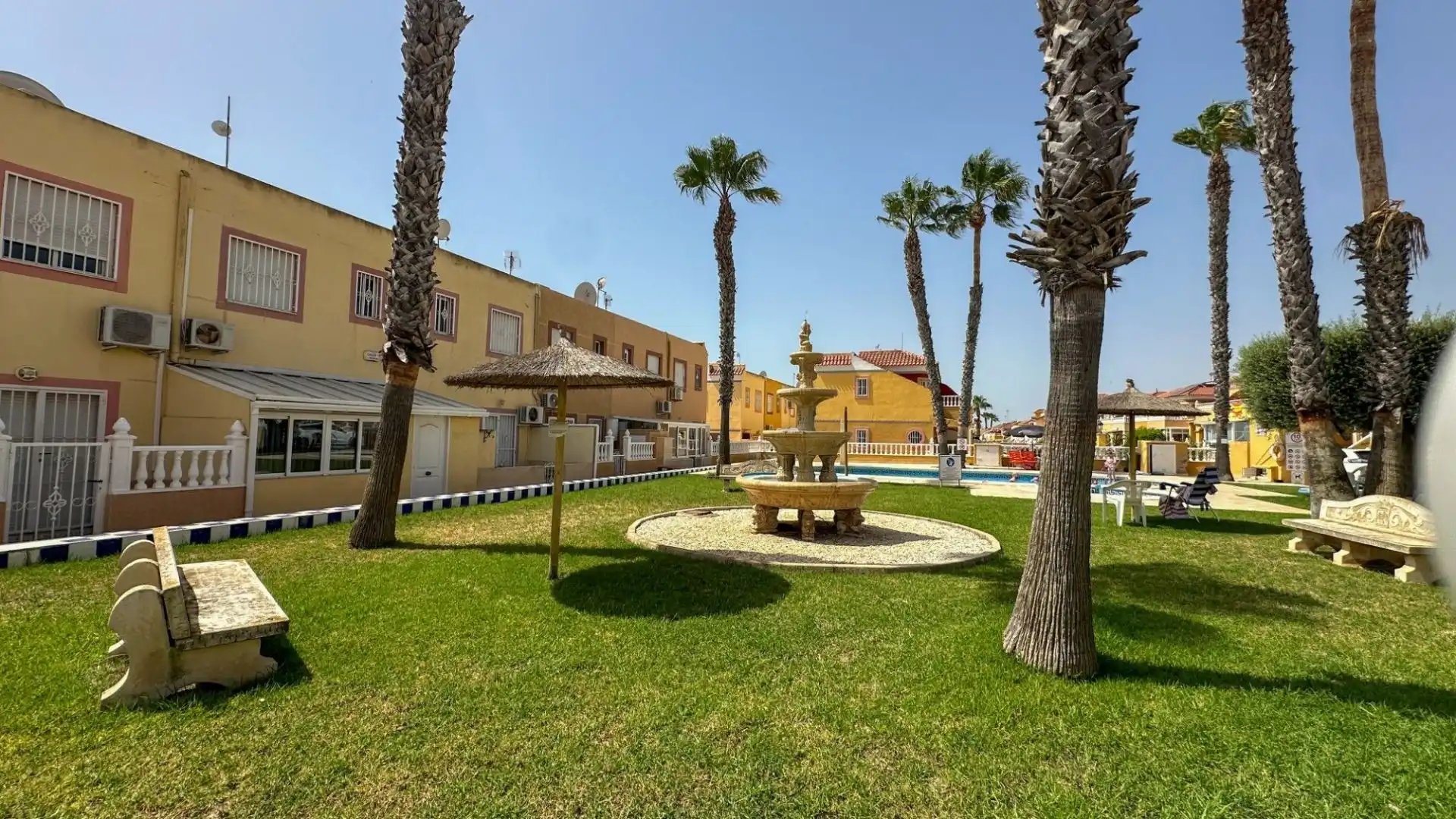 Jardí de Casa adosada en venda en Orihuela amb Aire condicionat, Terrassa i Moblat