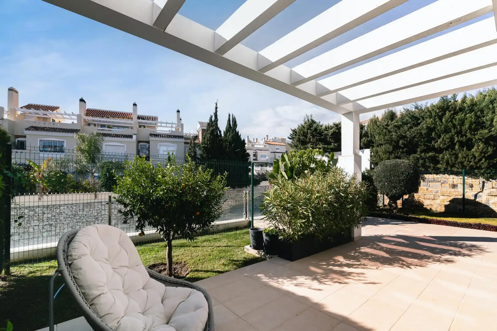 Terrasse von Einfamilien-Reihenhaus zur Miete in Mijas mit Klimaanlage, Terrasse und Schwimmbad