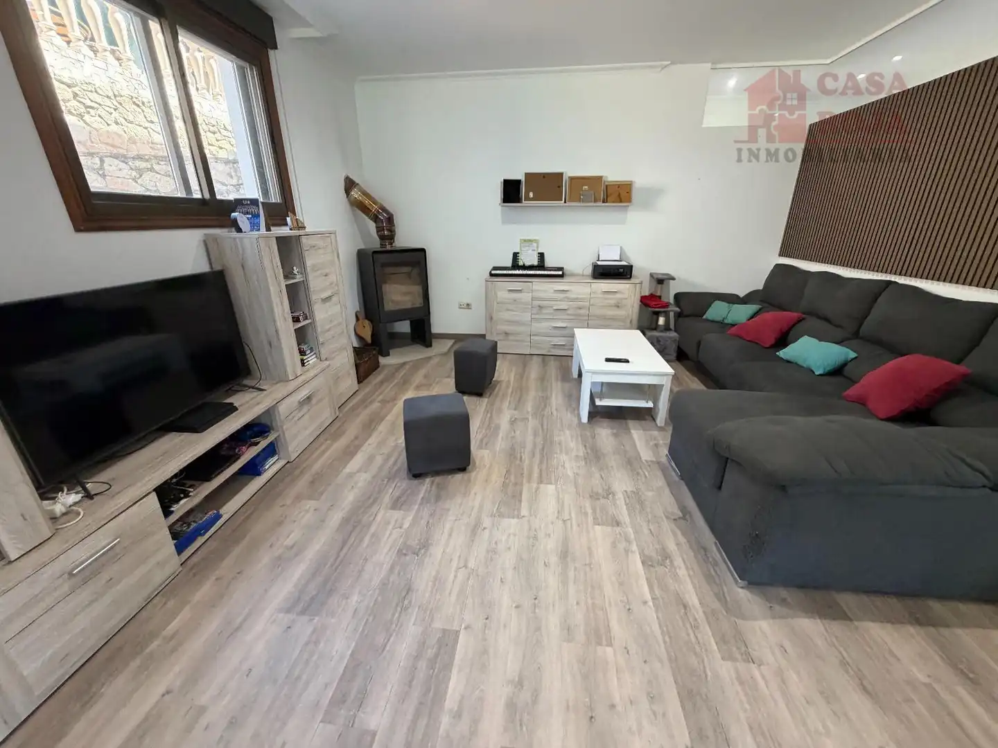 Sala d'estar de Casa o xalet en venda en Cangas  amb Calefacció, Terrassa i Moblat