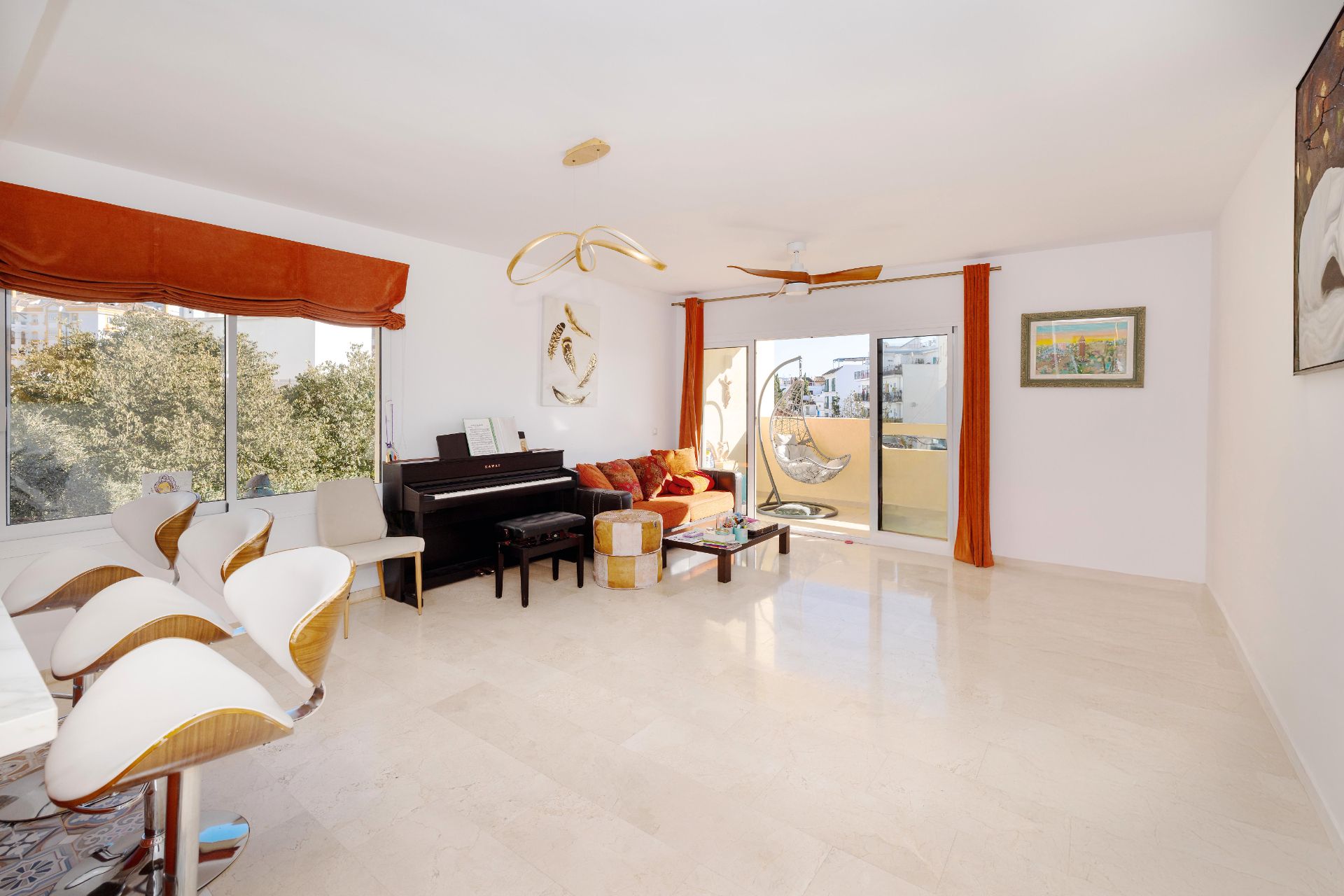 Living room of Flat for sale in Marbella  with Air Conditioner, Heating and Terrace