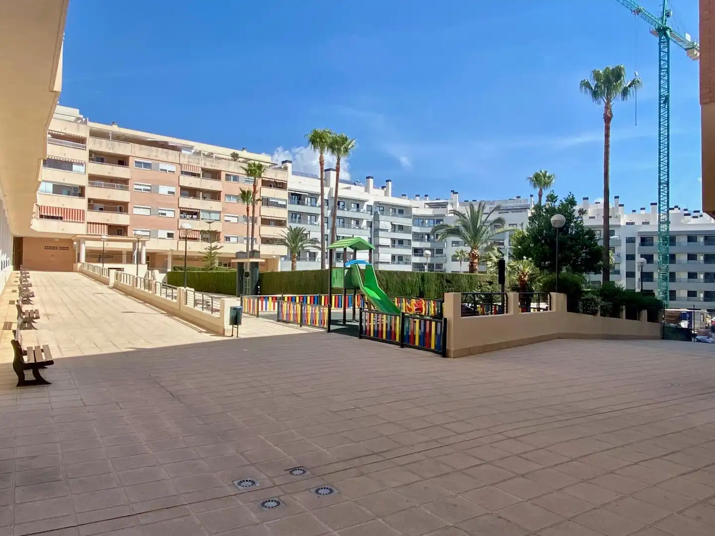 Vista exterior de Pis en venda en Mijas amb Jardí privat, Terrassa i Piscina comunitària