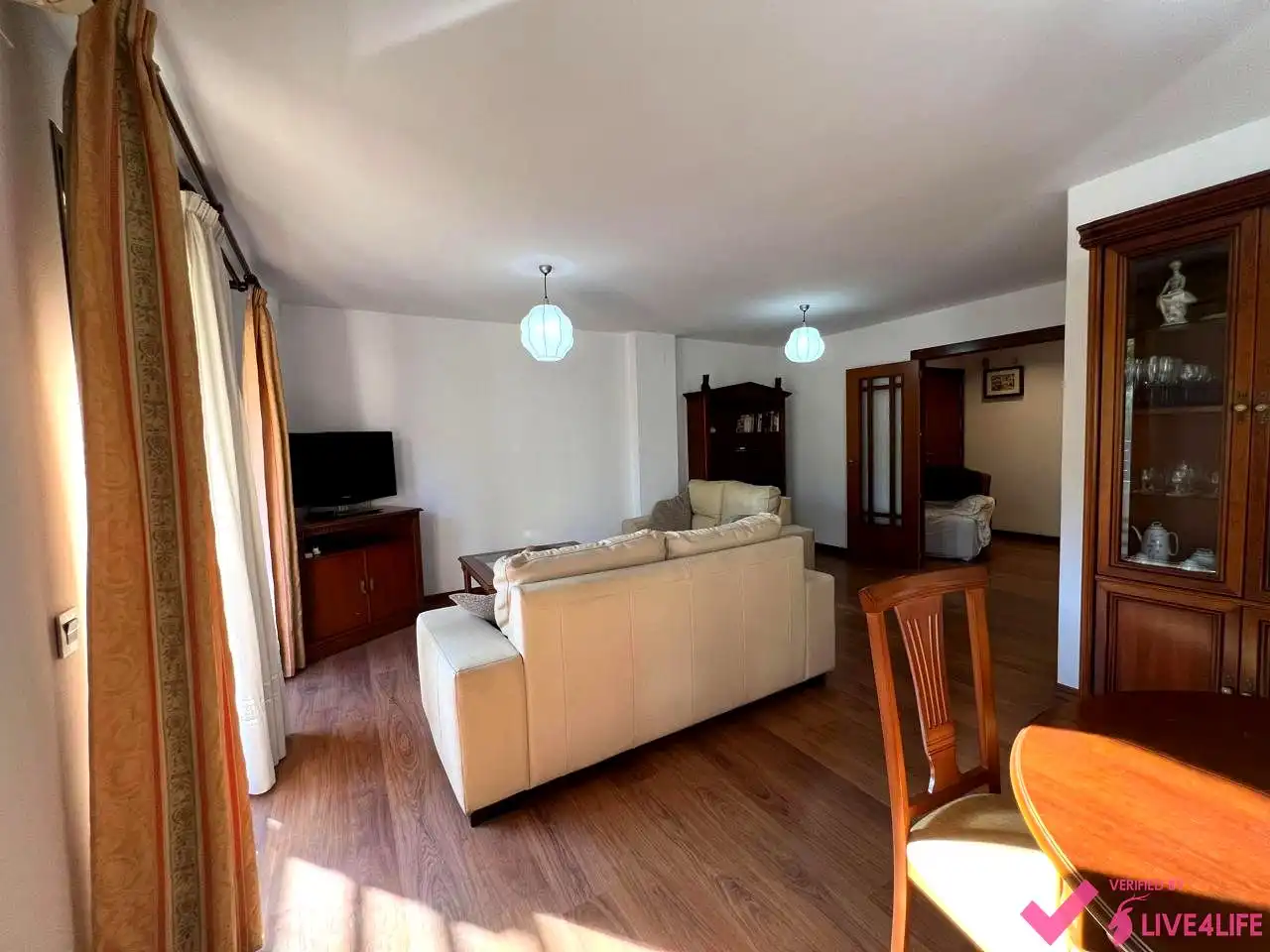 Living room of Flat for rent in Valencia  with Air Conditioner, Parquet flooring and Furnished