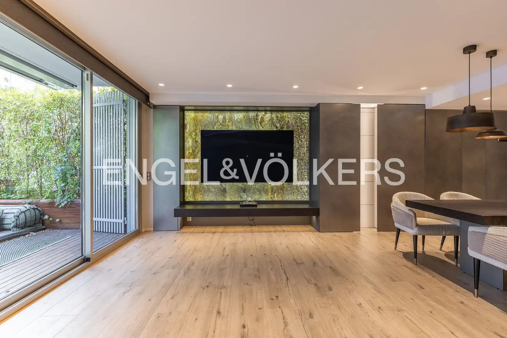 Sala d'estar de Casa o xalet en venda en Barcelona amb Aire condicionat, Calefacció i Jardí privat