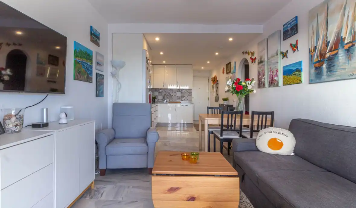 Sala d'estar de Apartament en venda en Mijas amb Aire condicionat, Terrassa i Moblat