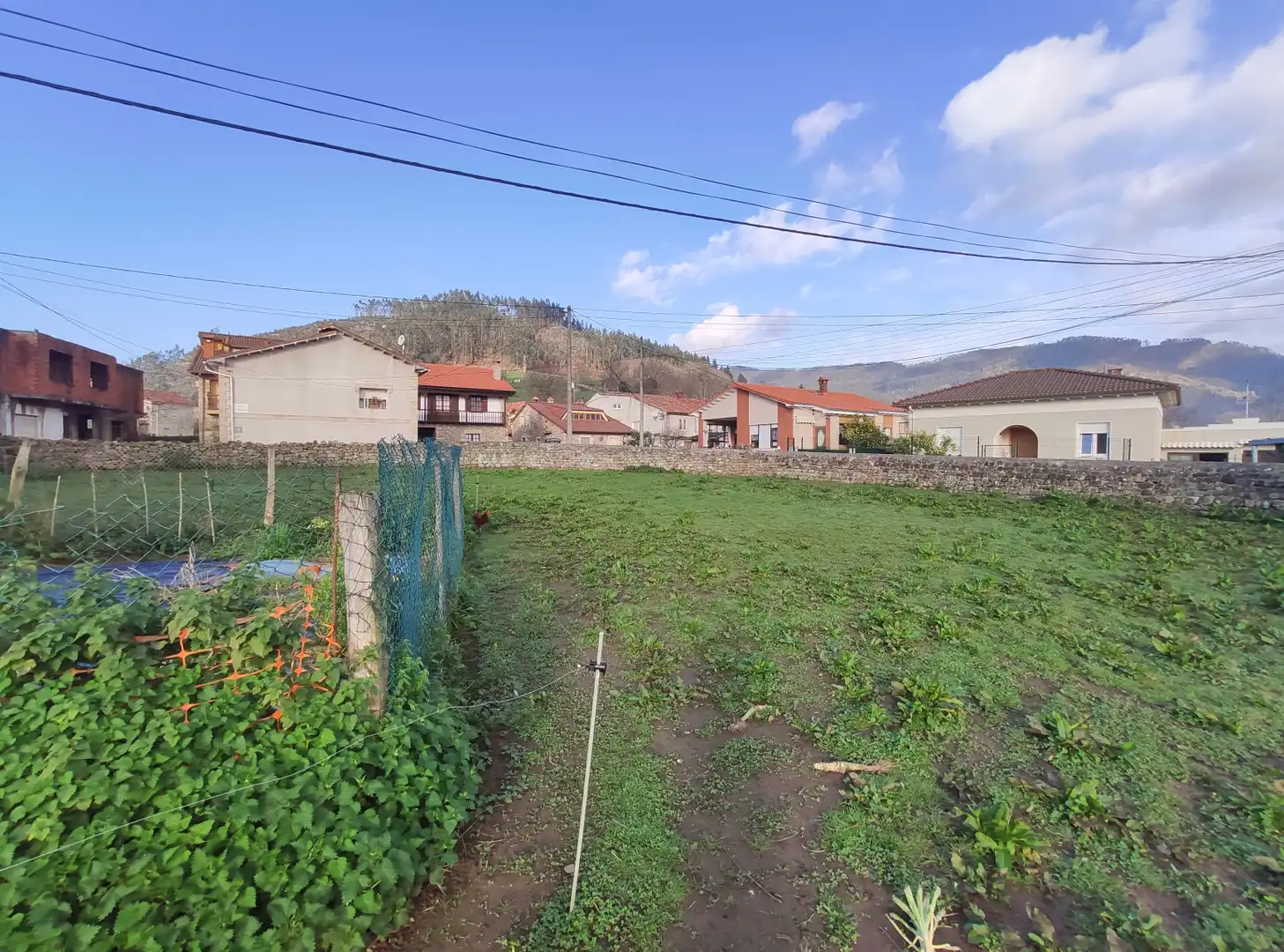 Casa o xalet en venda en Los Corrales de Buelna  amb Jardí privat