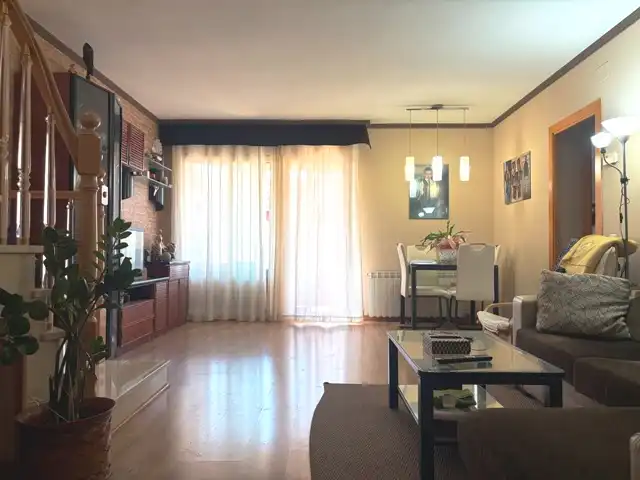 Sala de estar de Dúplex en venta en Sant Feliu de Llobregat con Aire acondicionado, Calefacción y Terraza