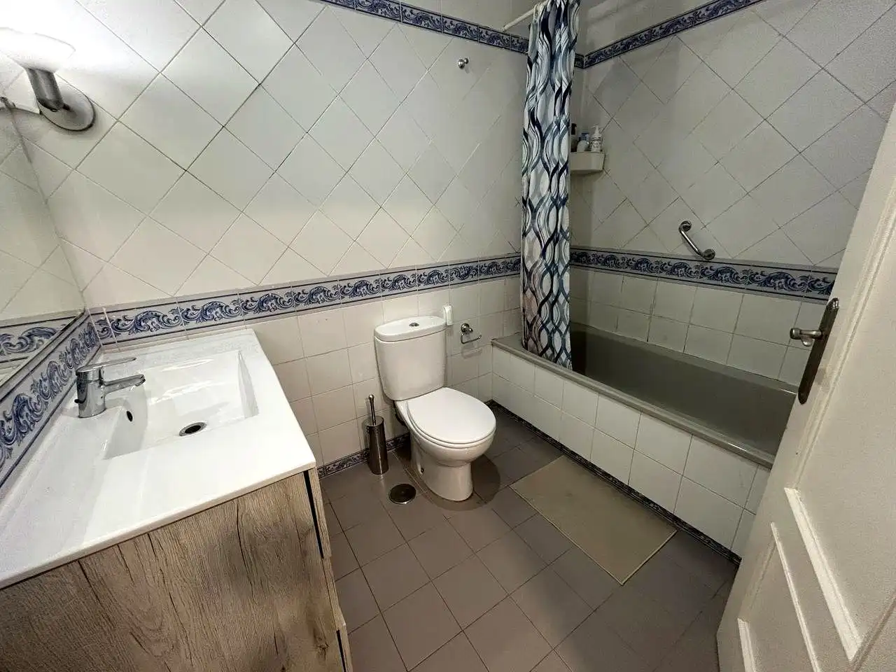 Bany de Pis en venda en Benalmádena amb Aire condicionat, Calefacció i Terrassa