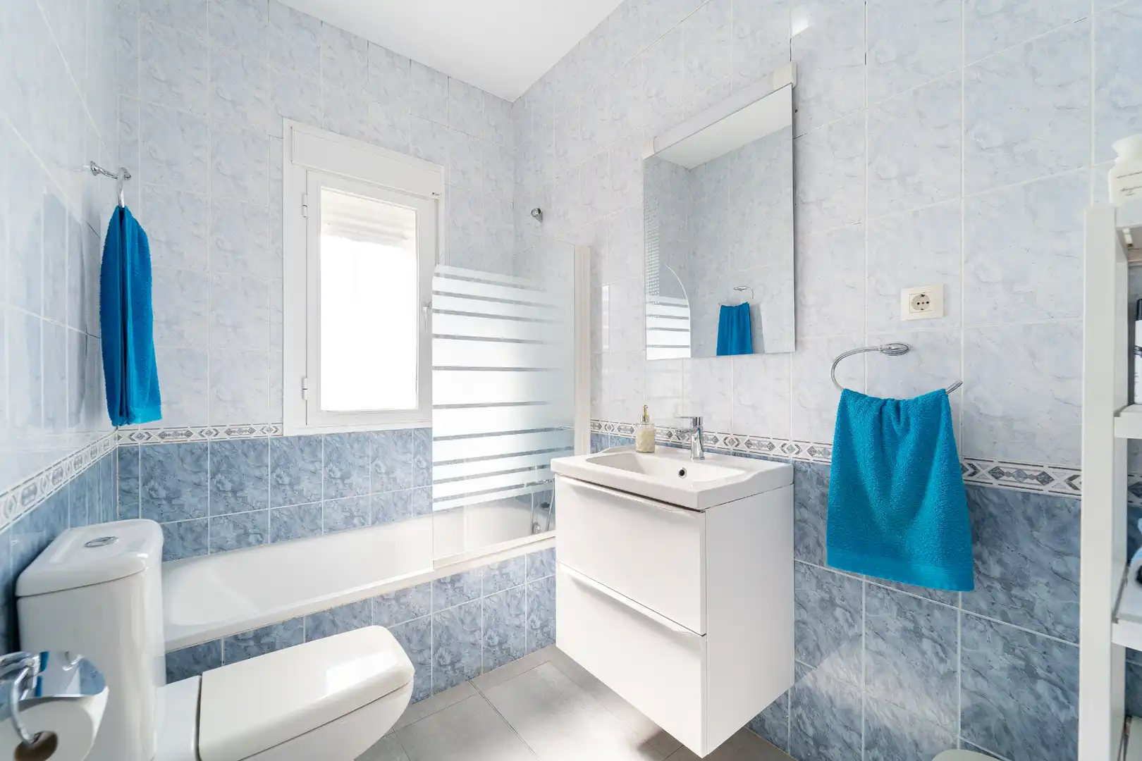 Baño de Casa adosada en venta en La Torre de Esteban Hambrán con Aire acondicionado, Calefacción y Jardín privado