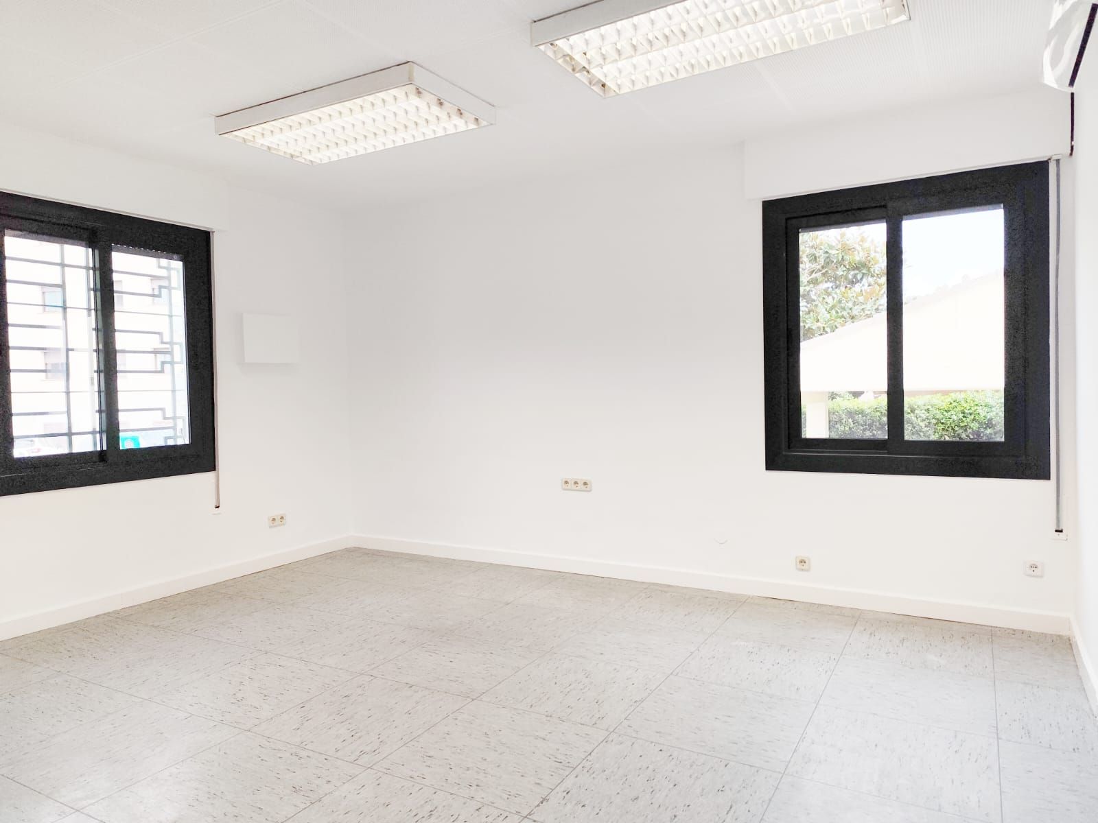 Local de lloguer a BV-5031, Centre