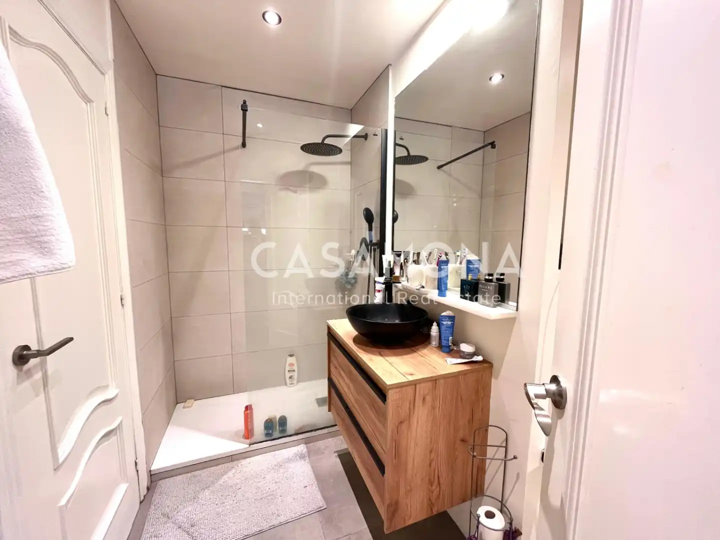 Badezimmer von Wohnungen zum Verkauf in Barcelona mit Klimaanlage