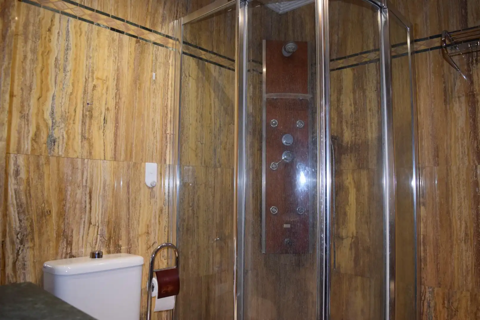 Bany de Pis en venda en Oviedo  amb Calefacció, Parquet i Traster