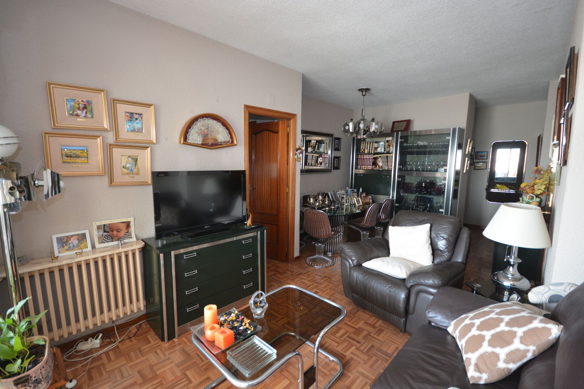 Living room of Flat for sale in  Madrid Capital  with Air Conditioner, Heating and Parquet flooring