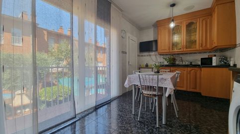 Foto 5 de Casa adosada en venda a Olot, Olot, Girona