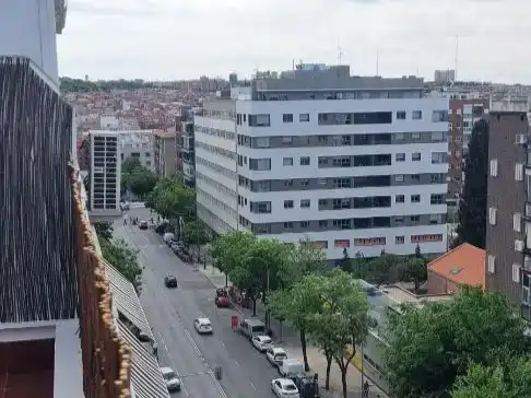 Vista exterior de Ático de alquiler en Madrid con Aire acondicionado