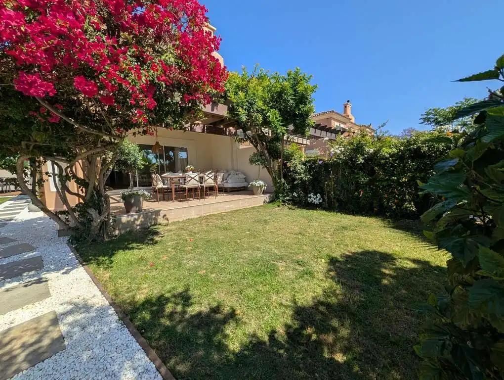 Jardín de Casa o chalet en venta en La Alcaidesa con Aire acondicionado, Calefacción y Jardín privado
