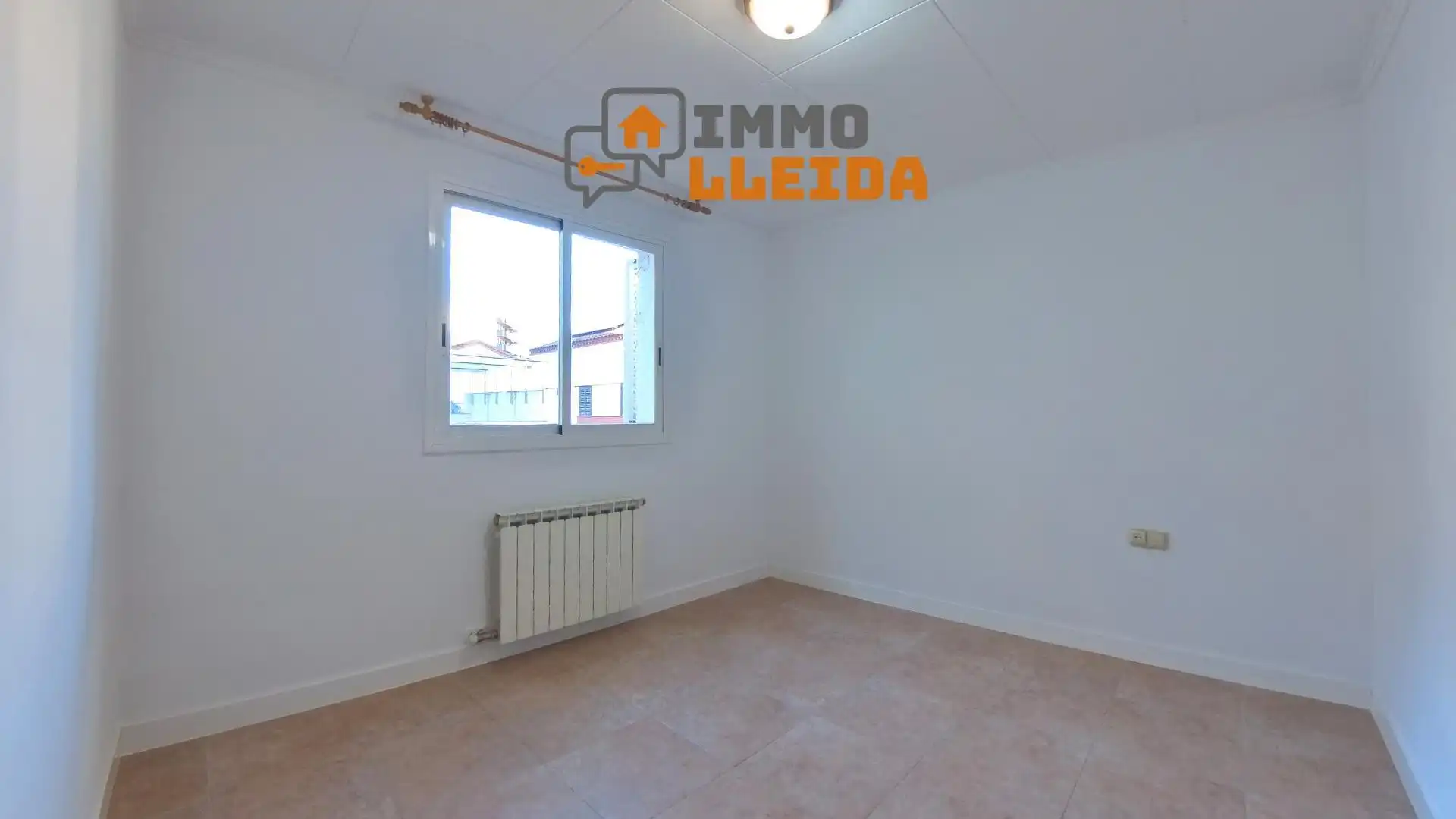 Habitación de Casa adosada en venta en Balaguer con Calefacción y Terraza