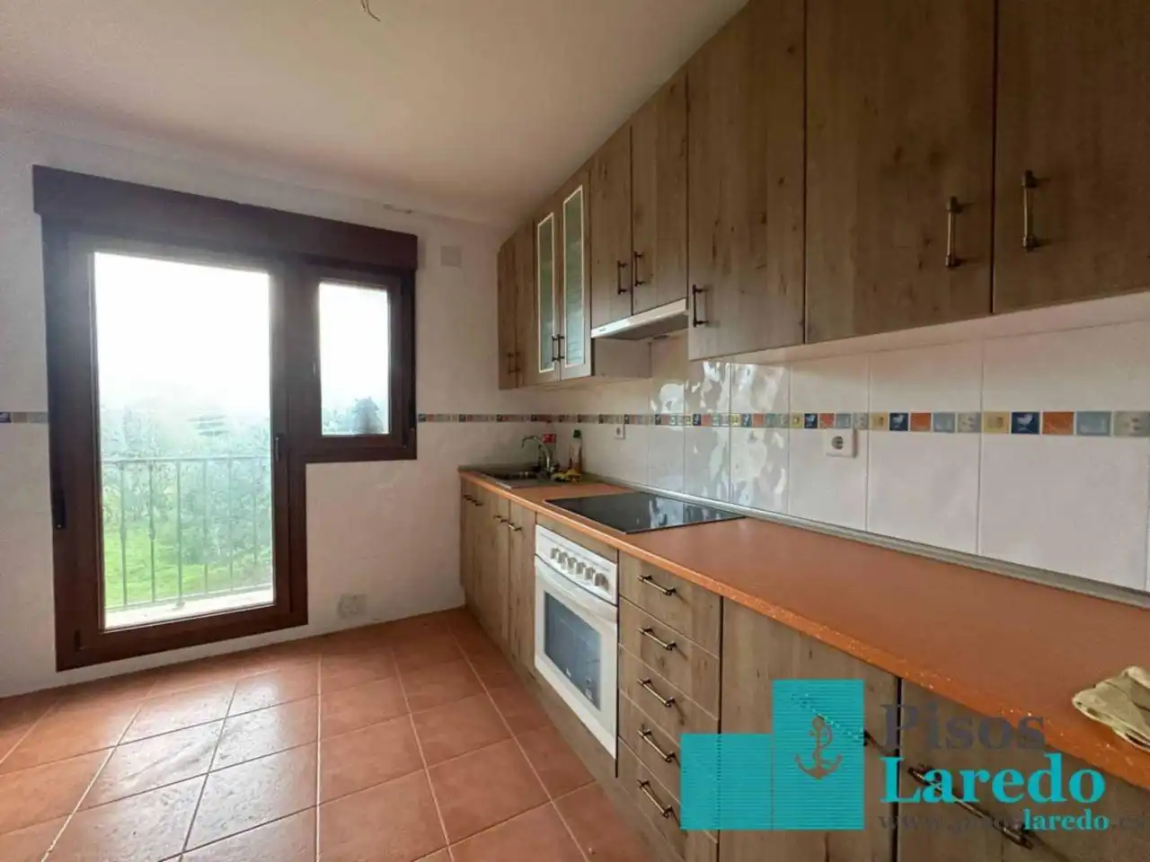 Cocina de Piso en venta en Ruesga con Calefacción, Balcón y Piscina comunitaria