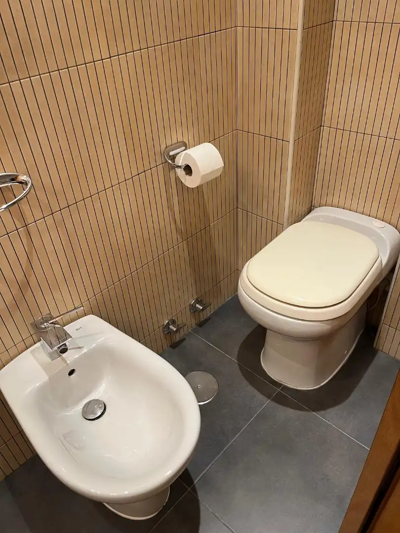 Bathroom of Flat for rent in Madrid  with Air Conditioner, Heating and Parquet flooring