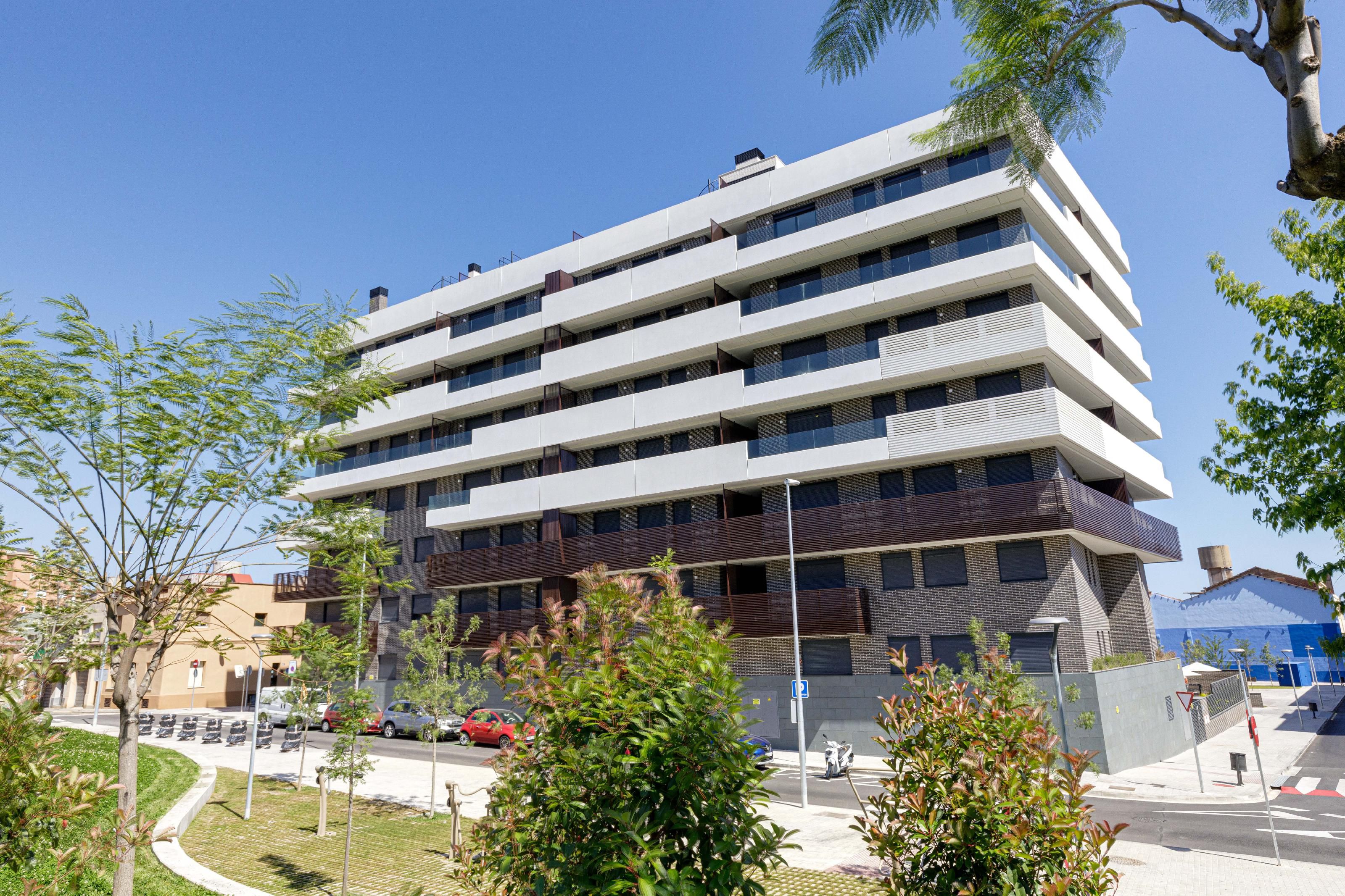 Vista exterior de Apartament en venda en Montgat amb Jardí privat, Piscina i Balcó