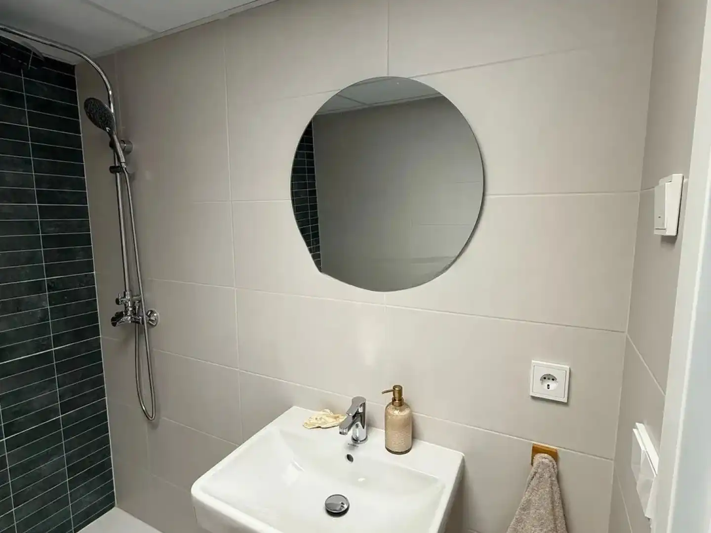 Baño de Piso de alquiler en El Campello con Aire acondicionado, Calefacción y Piscina