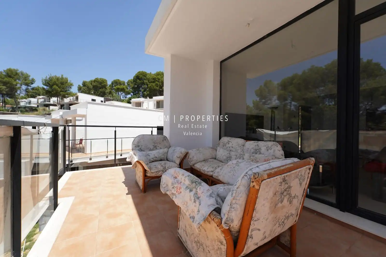 Terraza de Casa adosada de alquiler en Chiva con Aire acondicionado, Calefacción y Jardín privado