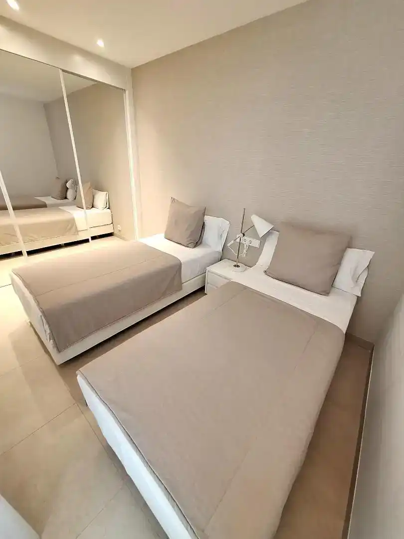Dormitori de Apartament de lloguer en Dénia amb Aire condicionat i Piscina