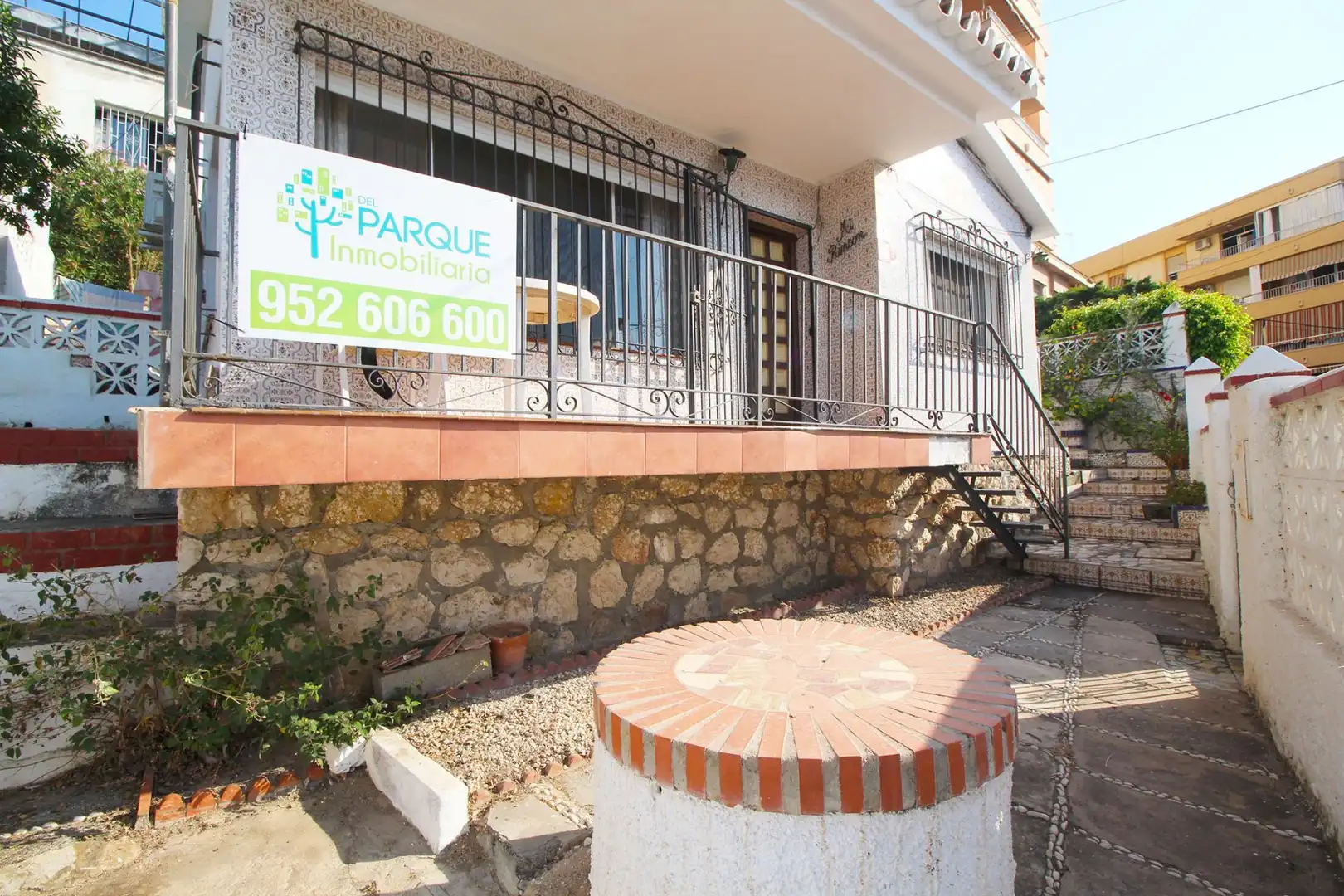 Vista exterior de Casa o xalet en venda en Rincón de la Victoria amb Aire condicionat, Calefacció i Jardí privat