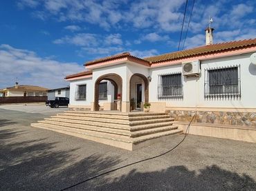 Casa con piscina en venta en N/A