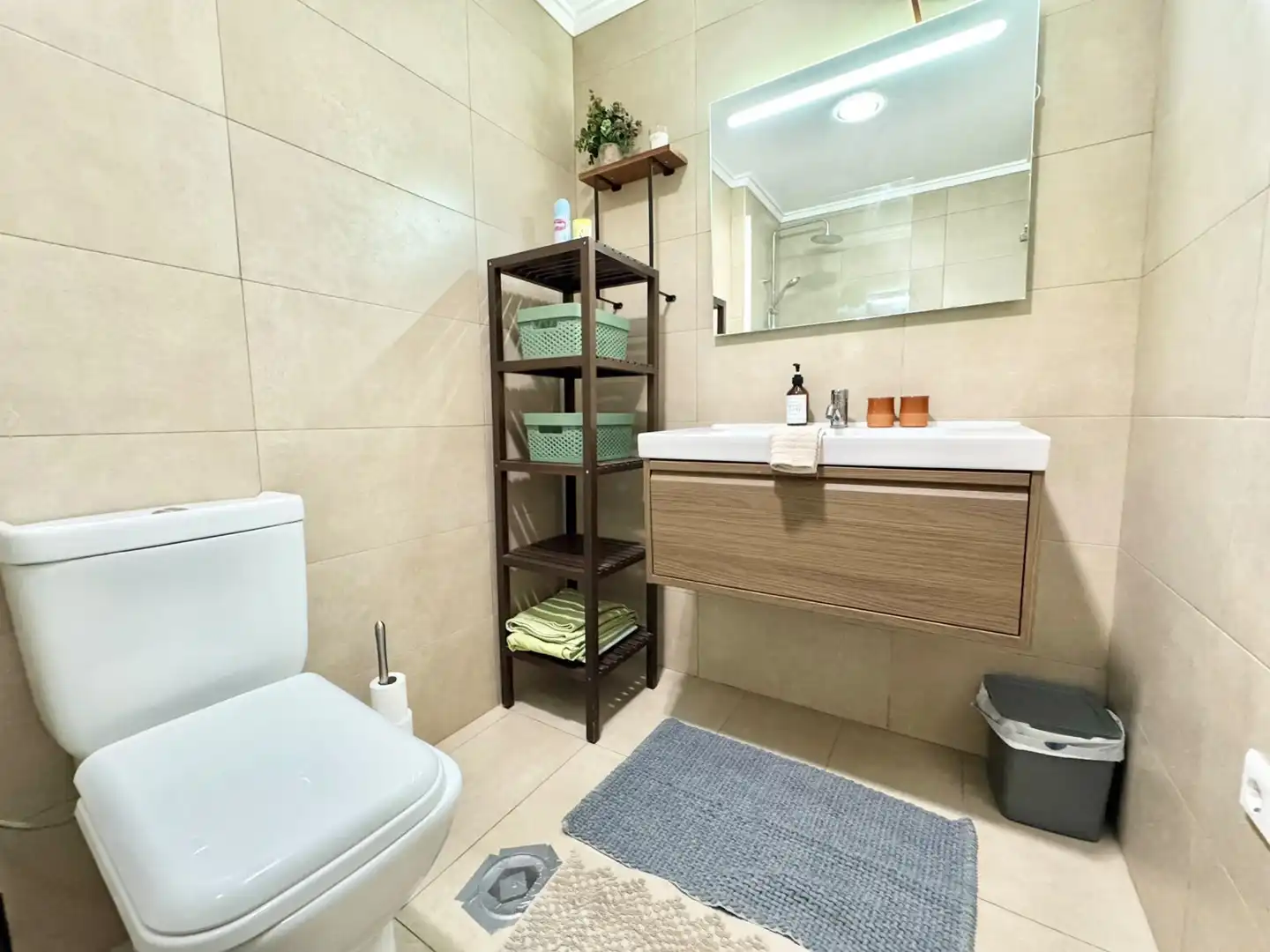Bathroom of Flat for rent in Torrevieja  with Air Conditioner, Heating and Swimming Pool