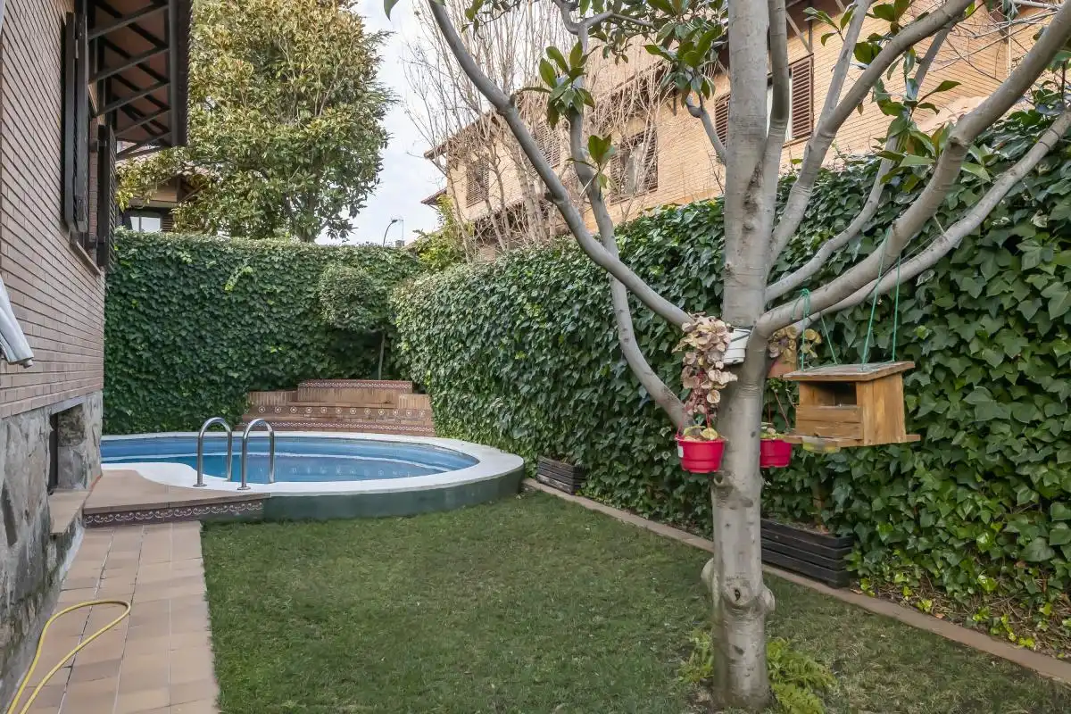 Jardín de Casa adosada en venta en Madrid con Aire acondicionado, Calefacción y Jardín privado