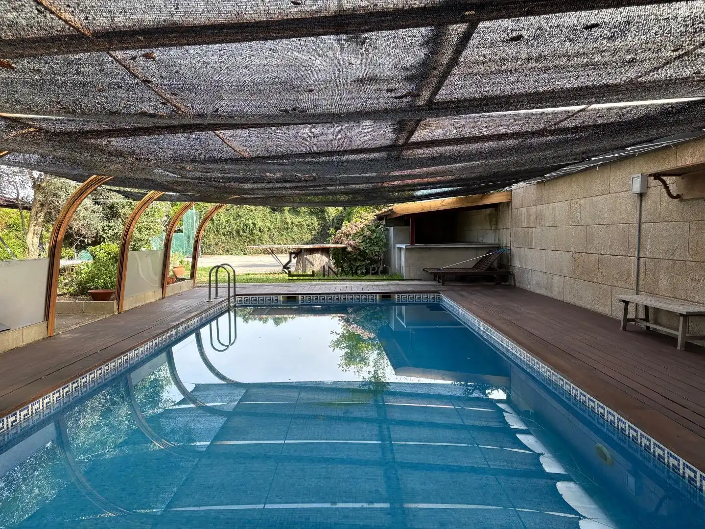 Piscina de Casa o xalet en venda en Pontevedra Capital  amb Jardí privat