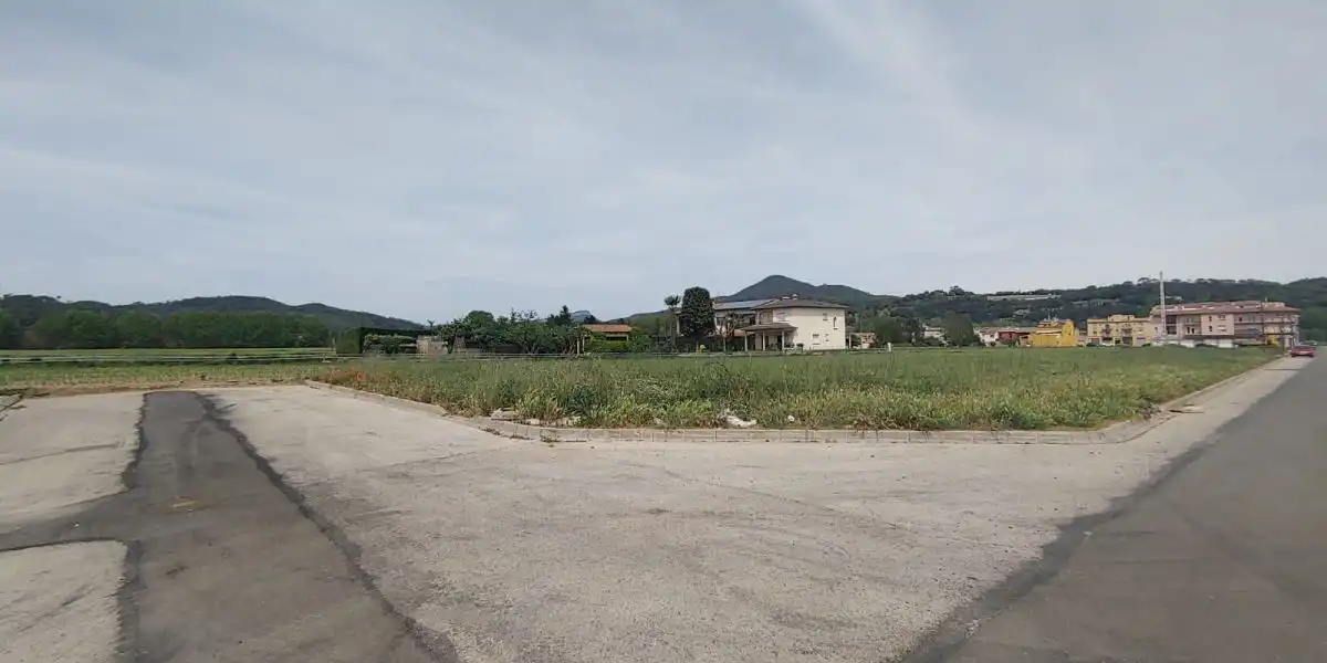 Terreny residencial en venda a Bescanó, imagen 2