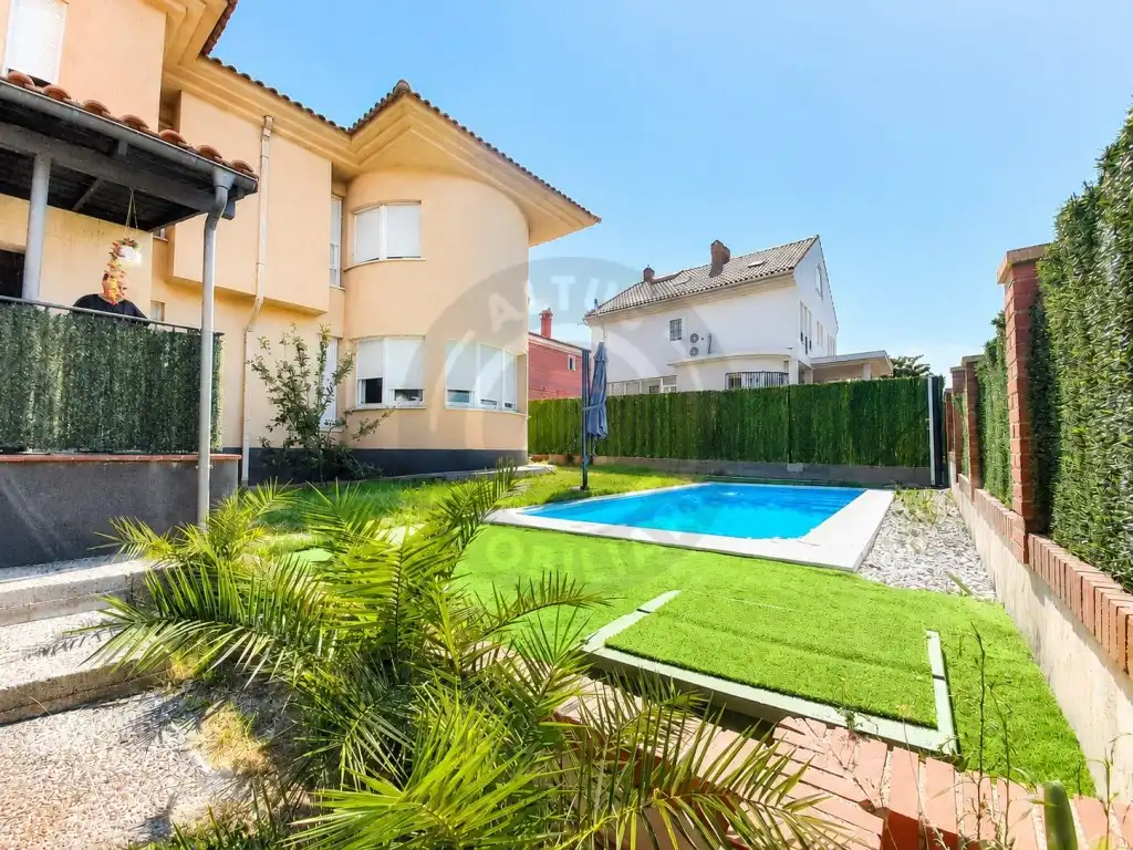 Piscina de Casa o chalet en venta en Cáceres con Piscina, Horno y Lavadora