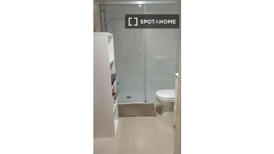 Bathroom of Apartments for share in El Campello  with Air Conditioner, Terrace and Furnished