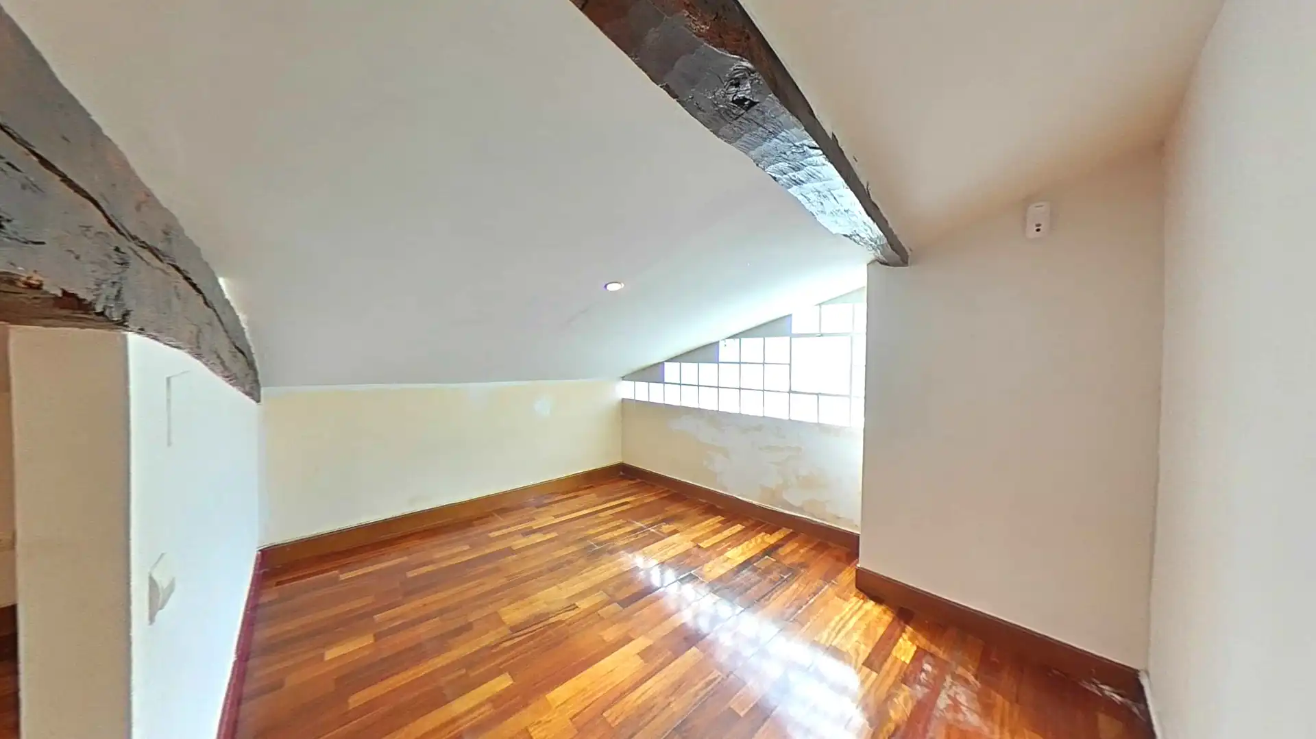 Piso en venta en Castro-Urdiales con Parquet