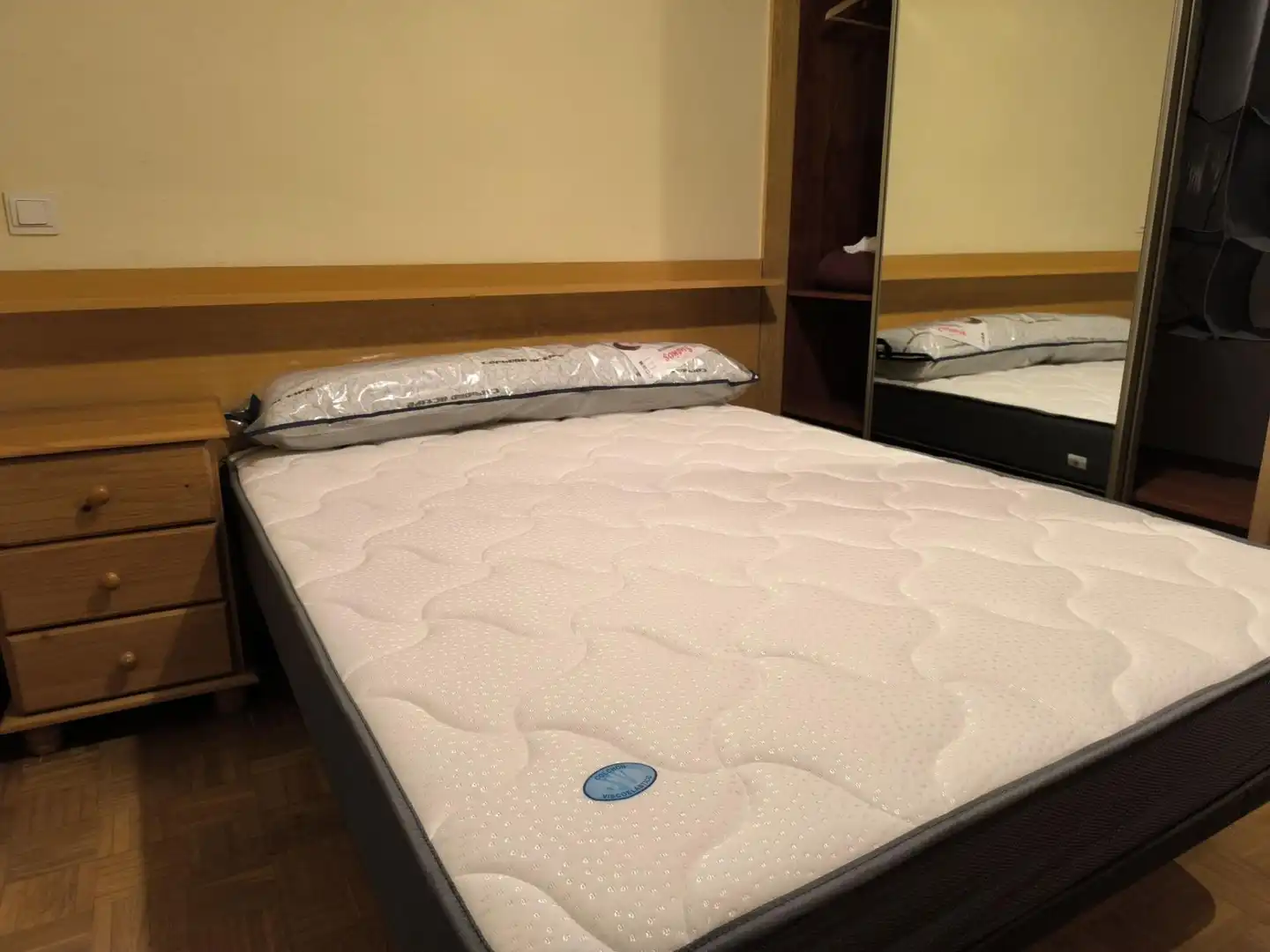 Schlafzimmer von Wohnungen zur Miete in Oviedo  mit Möbliert