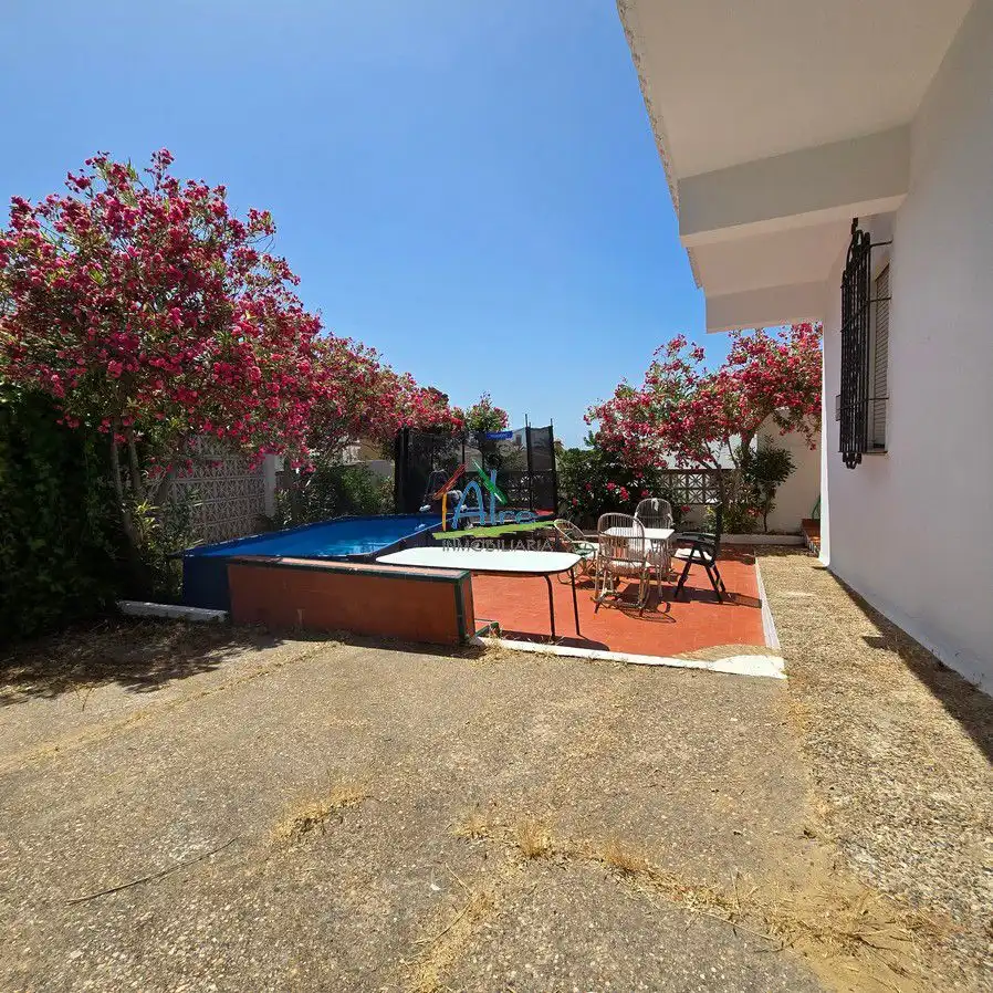 Piscina de Casa o chalet en venta en Almonte con Jardín privado, Terraza y Trastero