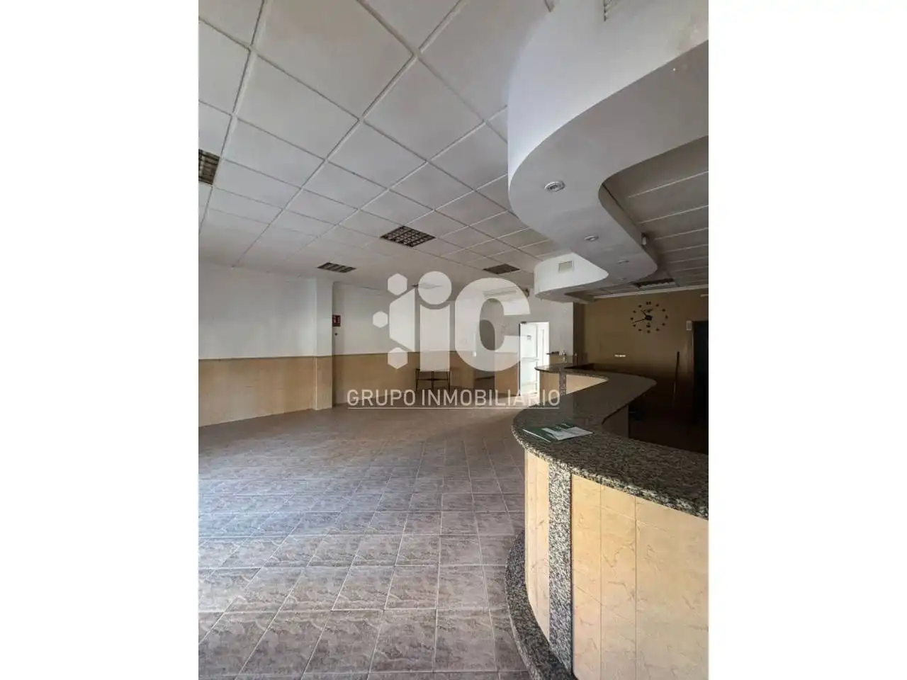 Local comercial en venda a Baena