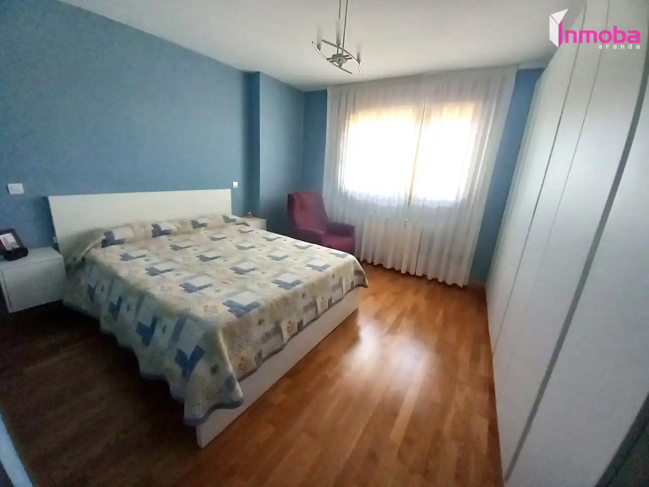 Dormitori de Casa o xalet en venda en Aranda de Duero amb Calefacció, Jardí privat i Parquet