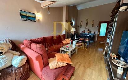 Sala d'estar de Pis en venda en Villasabariego amb Calefacció, Terrassa i Moblat