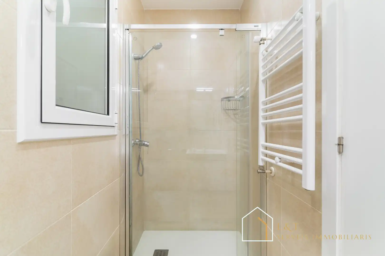 Baño de Piso en venta en Barcelona con Calefacción, Horno y Balcón