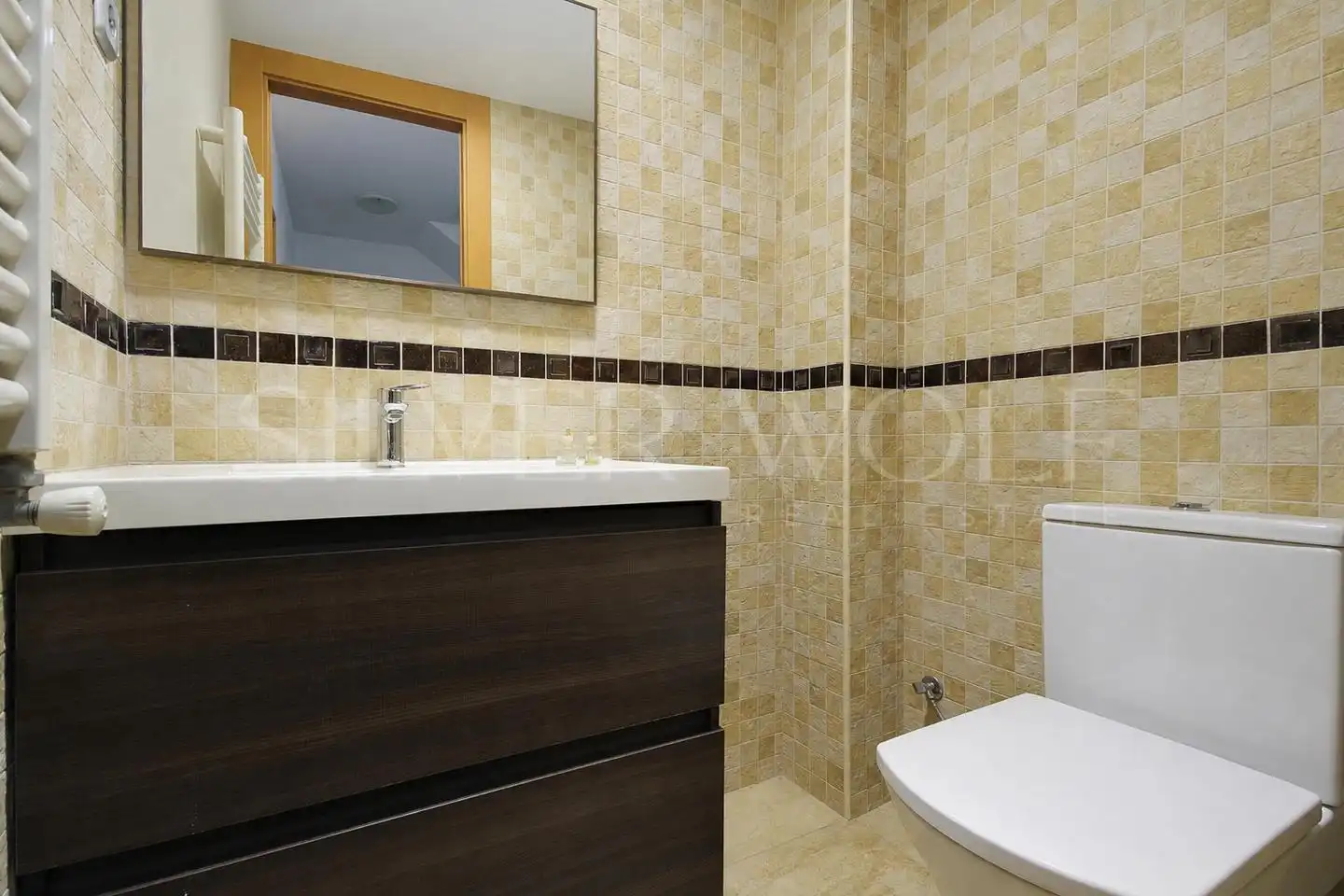 Baño de Casa adosada en venta en El Prat de Llobregat con Aire acondicionado, Calefacción y Terraza
