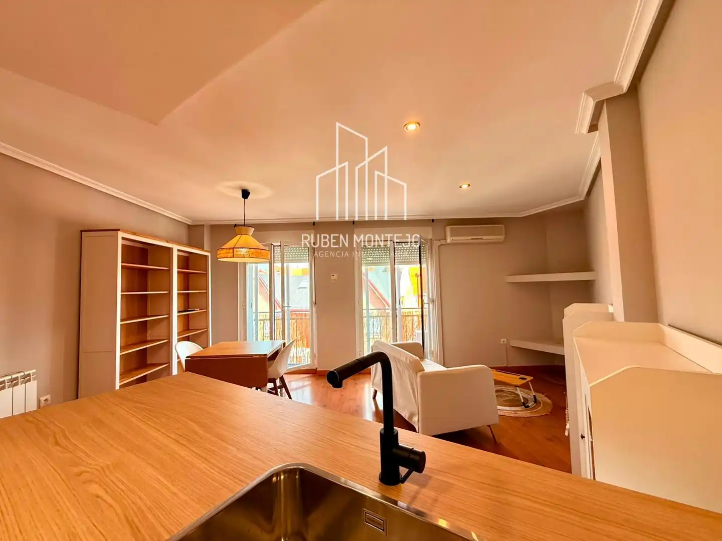 Außenansicht von Wohnung zur Miete in Villamayor mit Heizung, Terrasse und Möbliert