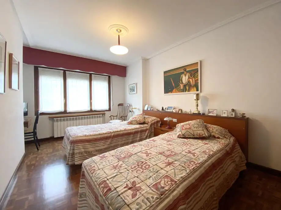 Bedroom of Houses for sale in Vitoria - Gasteiz  with Heating, Private garden and Parquet flooring