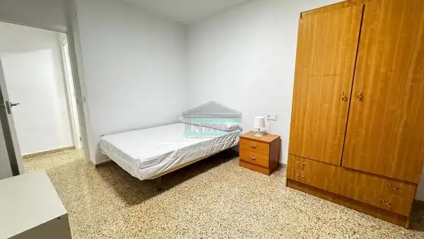 Bedroom of Flat for rent in Granada  with Furnished, TV and Balcony