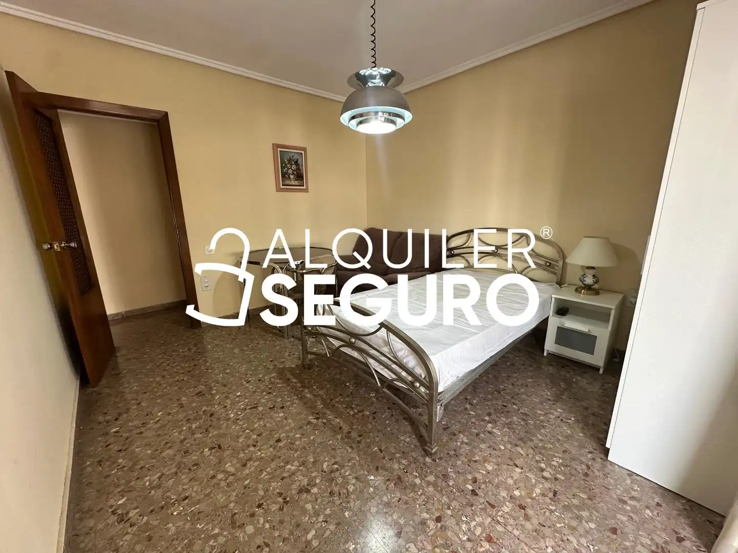 Habitación de Piso de alquiler en Valencia con Aire acondicionado y Amueblado