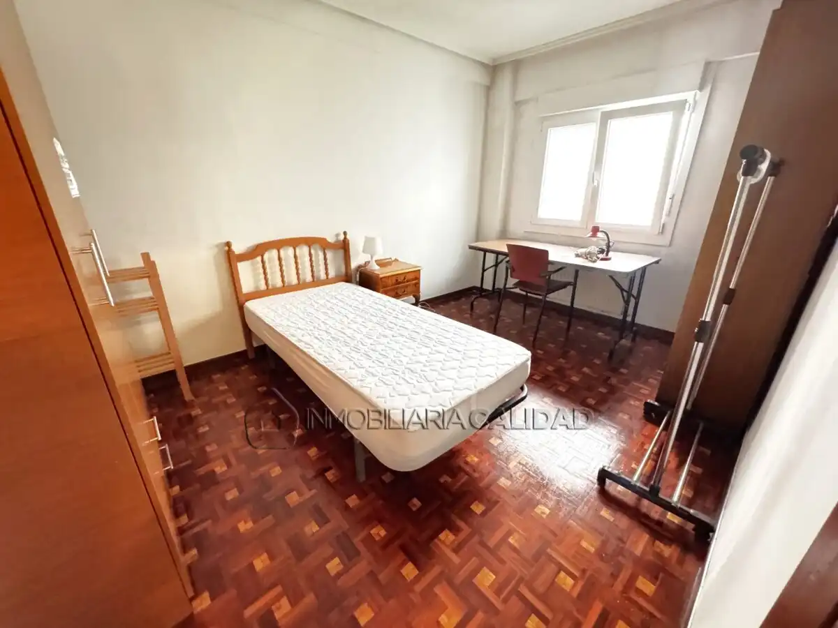 Bedroom of Flat for rent in Burgos  with Heating, Terrace and Furnished